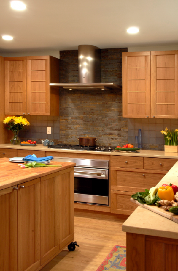 Lemari Dinding dengan Pintu Gaya Louver